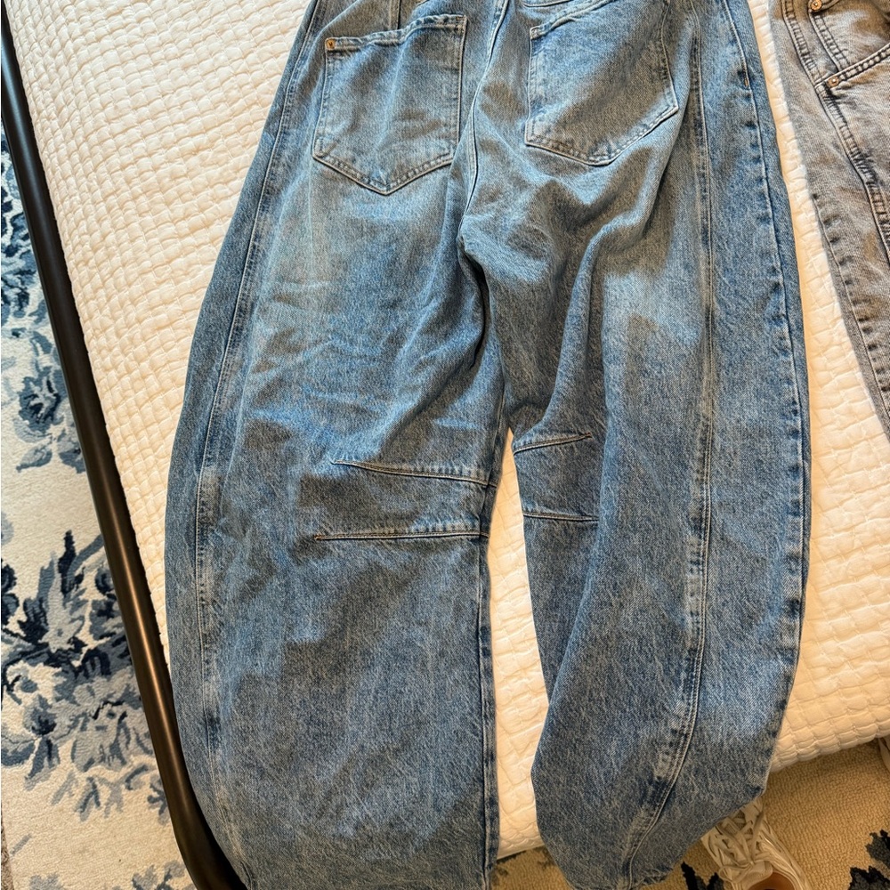 We the Free mid waisted barrel jeans! - Picture 2 of 4